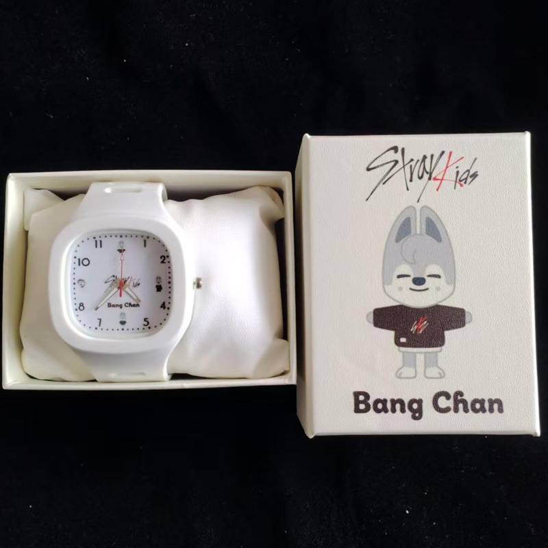 New Skzoo Stray Kids Anime Car - Accessories With Watch recensione e prezzo