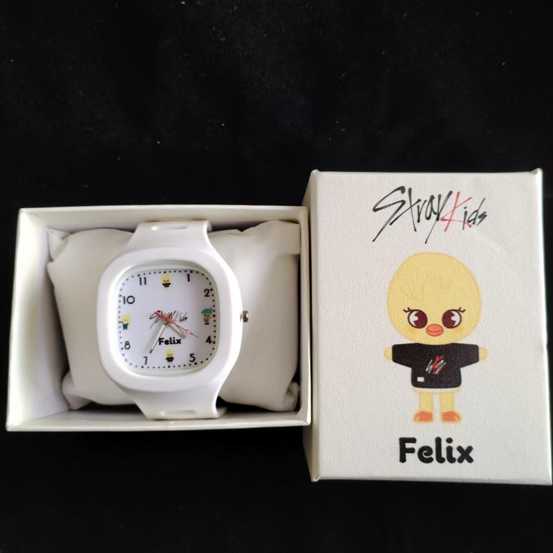 New Skzoo Stray Kids Anime Car - Accessories With Watch recensione e prezzo
