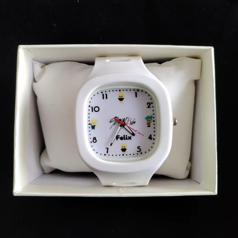 New Skzoo Stray Kids Anime Car - Accessories With Watch recensione e prezzo